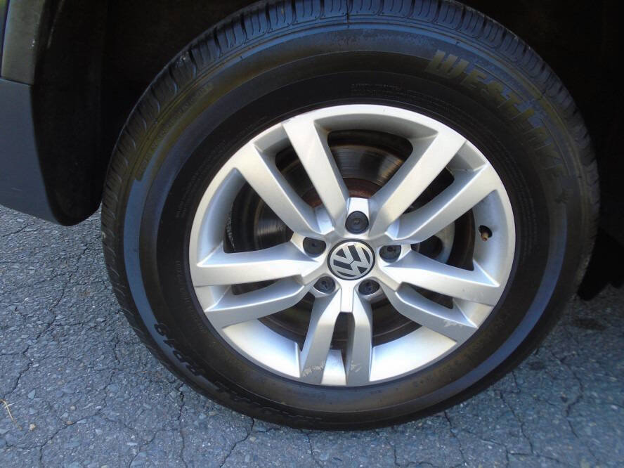 Used 2013 Volkswagen Tiguan S image 28