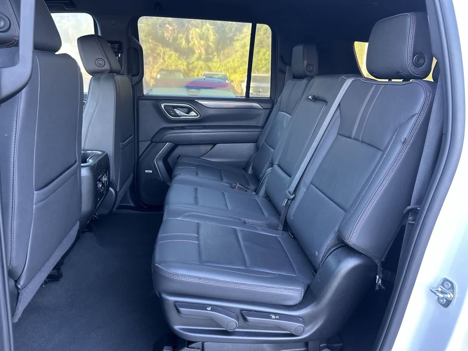 Used 2024 Chevrolet Suburban RST RWD image 13