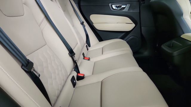 New 2026 Volvo XC60 B5 Plus w/ Climate Package PRO AWD/4WD image 32