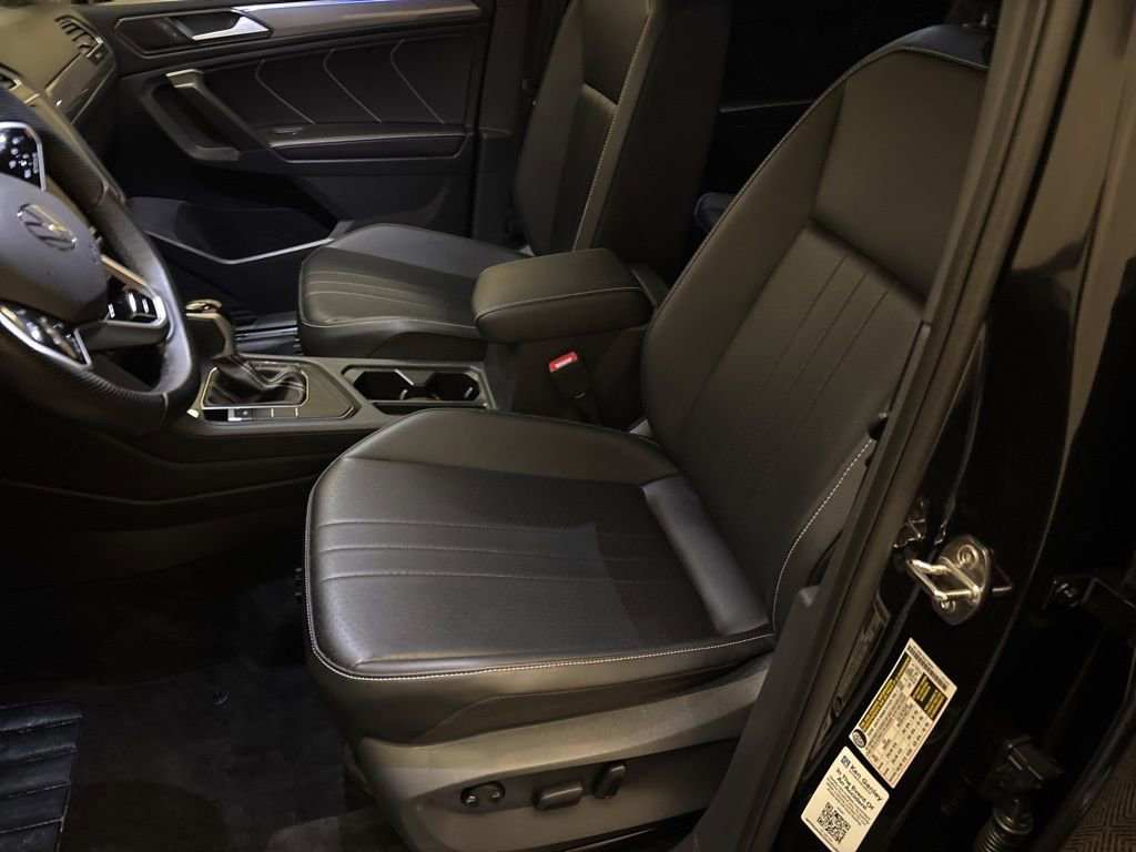 Used 2024 Volkswagen Tiguan SE R-Line image 11