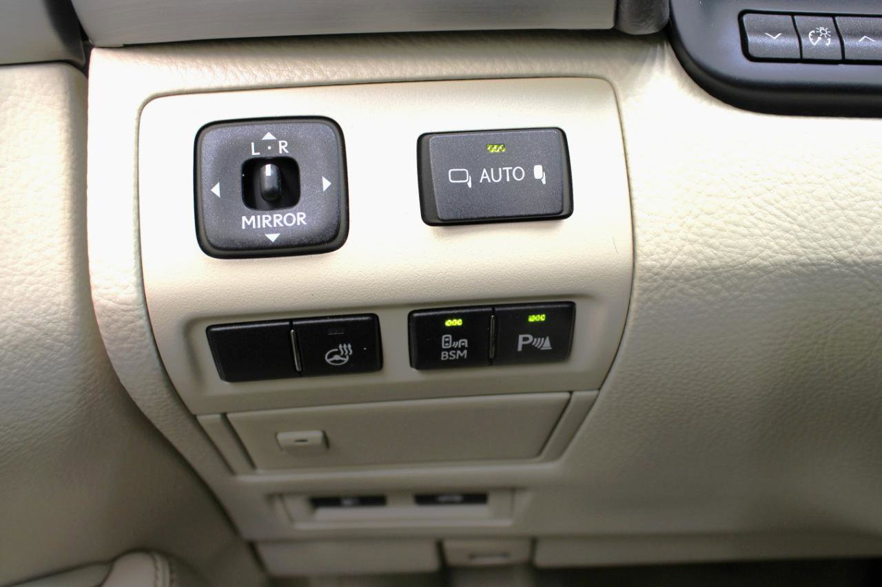 Used 2016 Lexus LS 460 w/ Comfort Package image 61