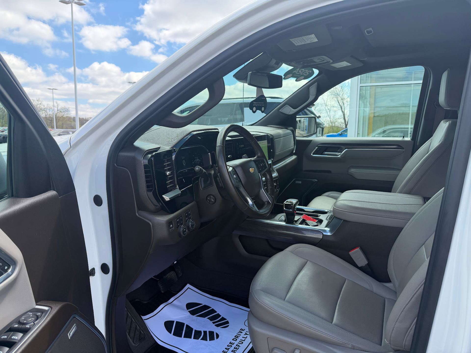 Certified 2024 Chevrolet Silverado 1500 LTZ w/ LTZ Convenience Package II AWD/4WD image 15