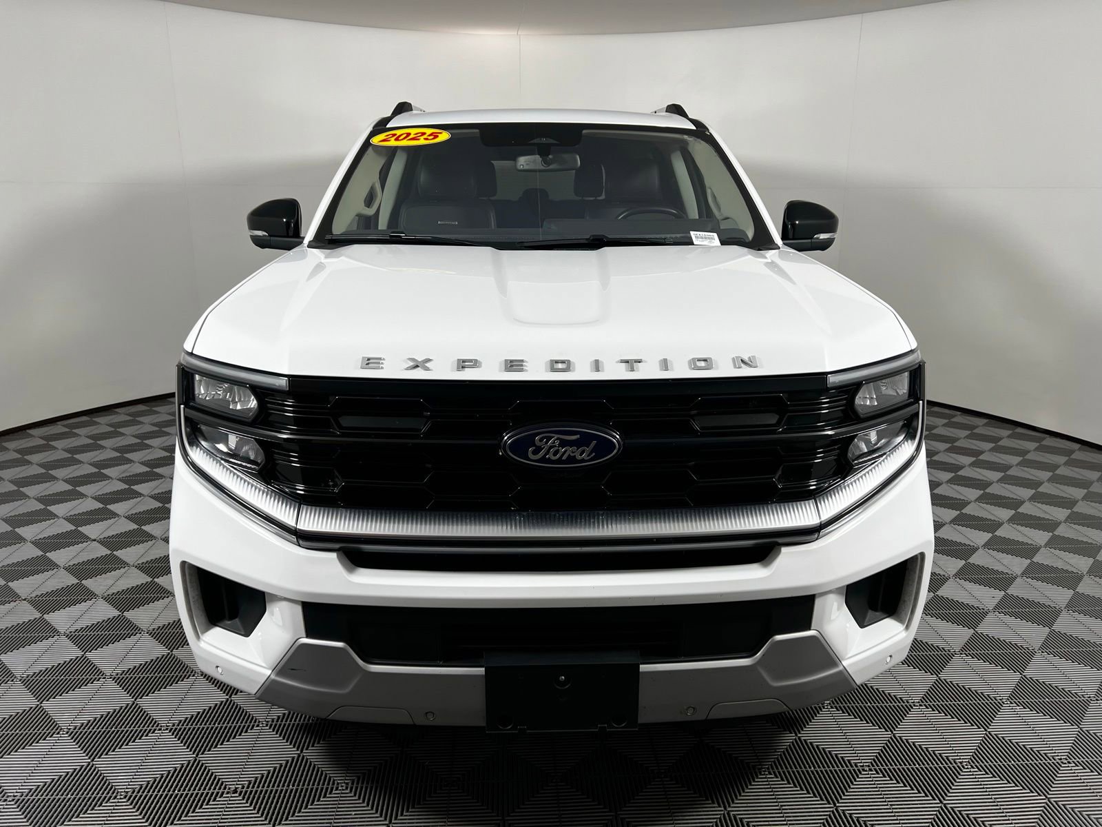 Used 2025 Ford Expedition Platinum AWD/4WD image 2