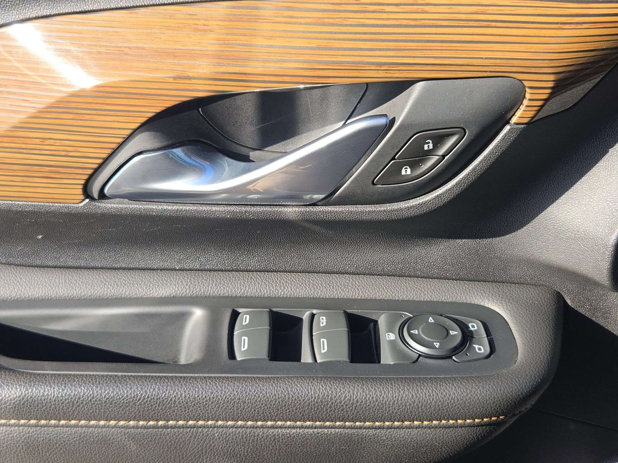 Used 2020 GMC Terrain SLE w/ Driver Convenience Package image 12