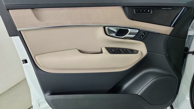 Used 2026 Volvo XC90 B6 Plus w/ Protection Package AWD/4WD image 9