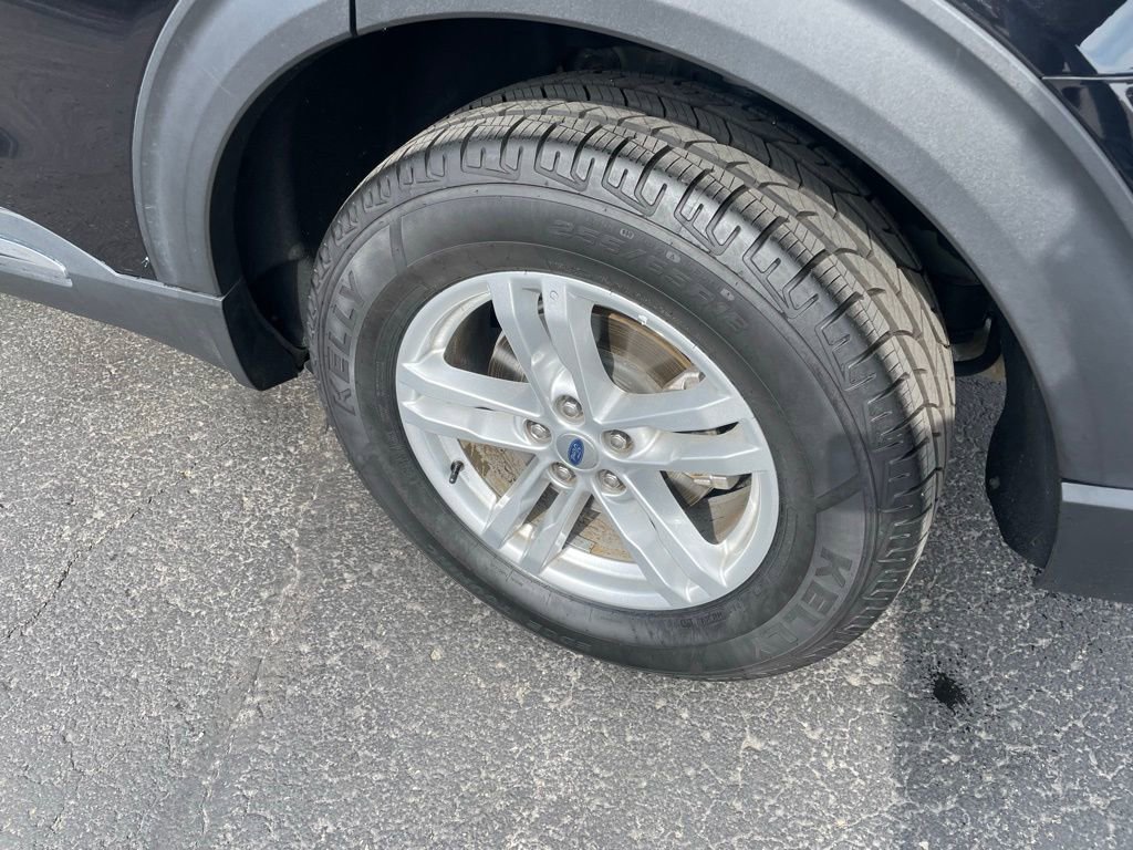 Used 2023 Ford Explorer XLT w/ Equipment Group 202A image 3