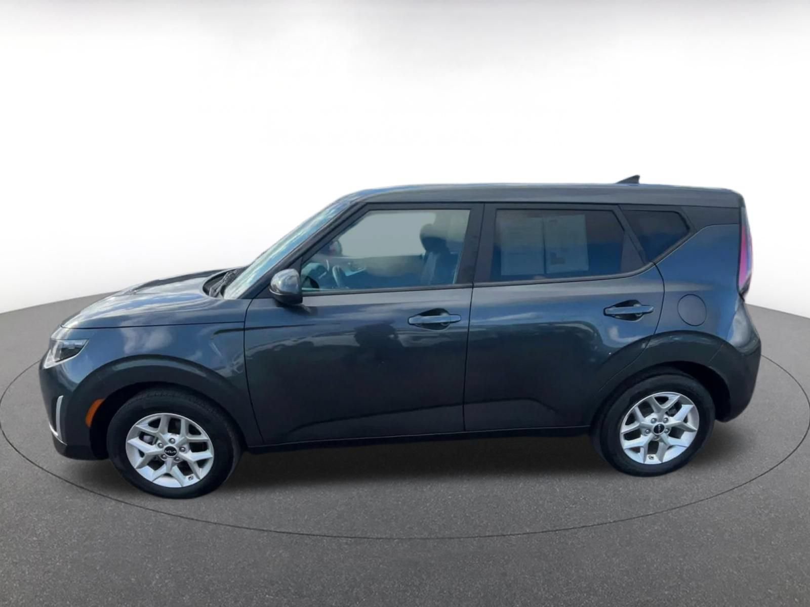Used 2025 Kia Soul LX w/ LX Technology Package FWD image 8