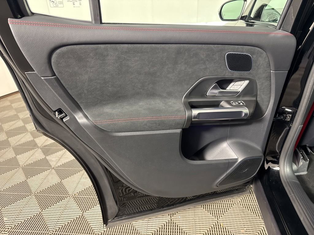 Used 2025 Mercedes-Benz GLB 35 AMG 4MATIC image 24