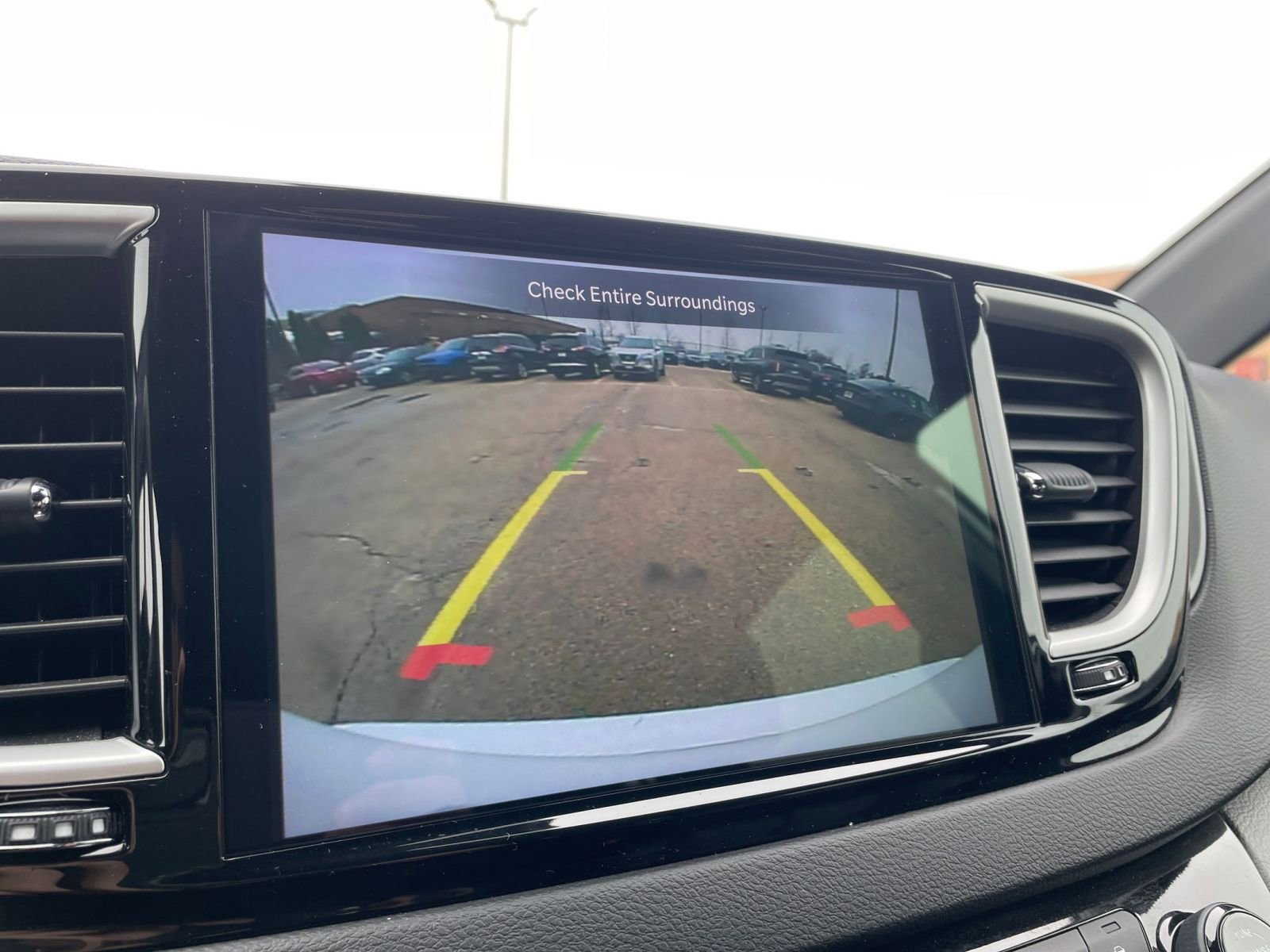 Used 2025 Chrysler Pacifica Select image 25