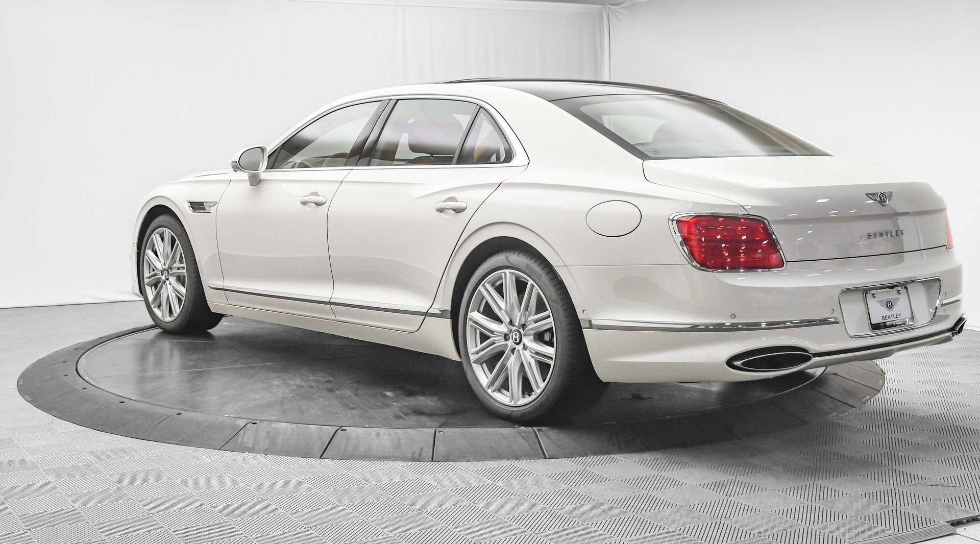 New 2026 Bentley Flying Spur Plug-In Hybrid AWD/4WD image 3