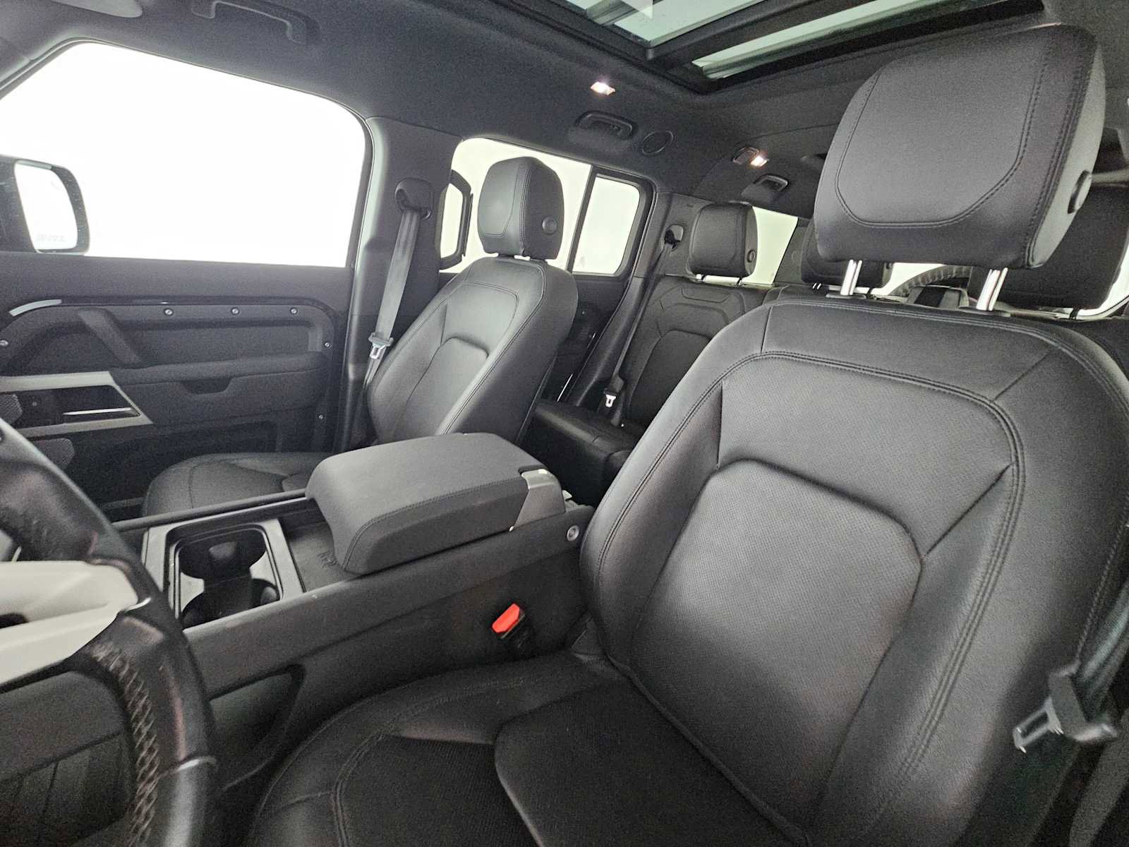 Used 2023 Land Rover Defender 130 SE image 21