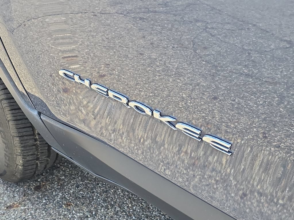 Used 2021 Jeep Cherokee Latitude Lux w/ Comfort/Convenience Group AWD/4WD image 40