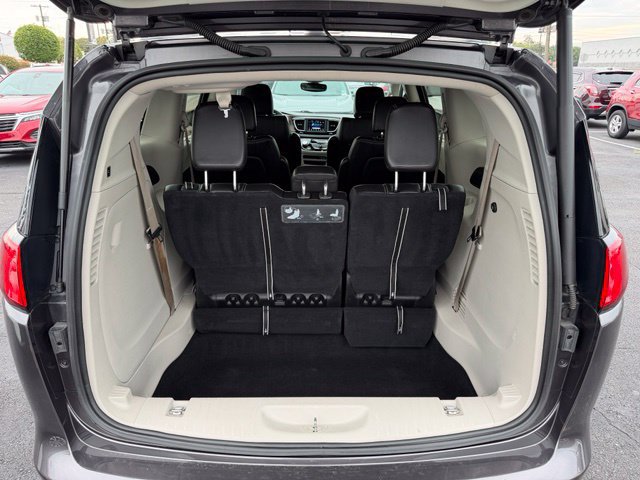Used 2020 Chrysler Voyager Lxi FWD image 12