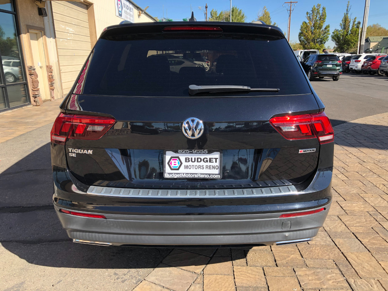 Used 2019 Volkswagen Tiguan SE w/ Panoramic Sunroof Package image 3
