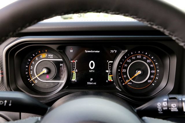 Used 2025 Jeep Wrangler Unlimited Rubicon AWD/4WD image 15