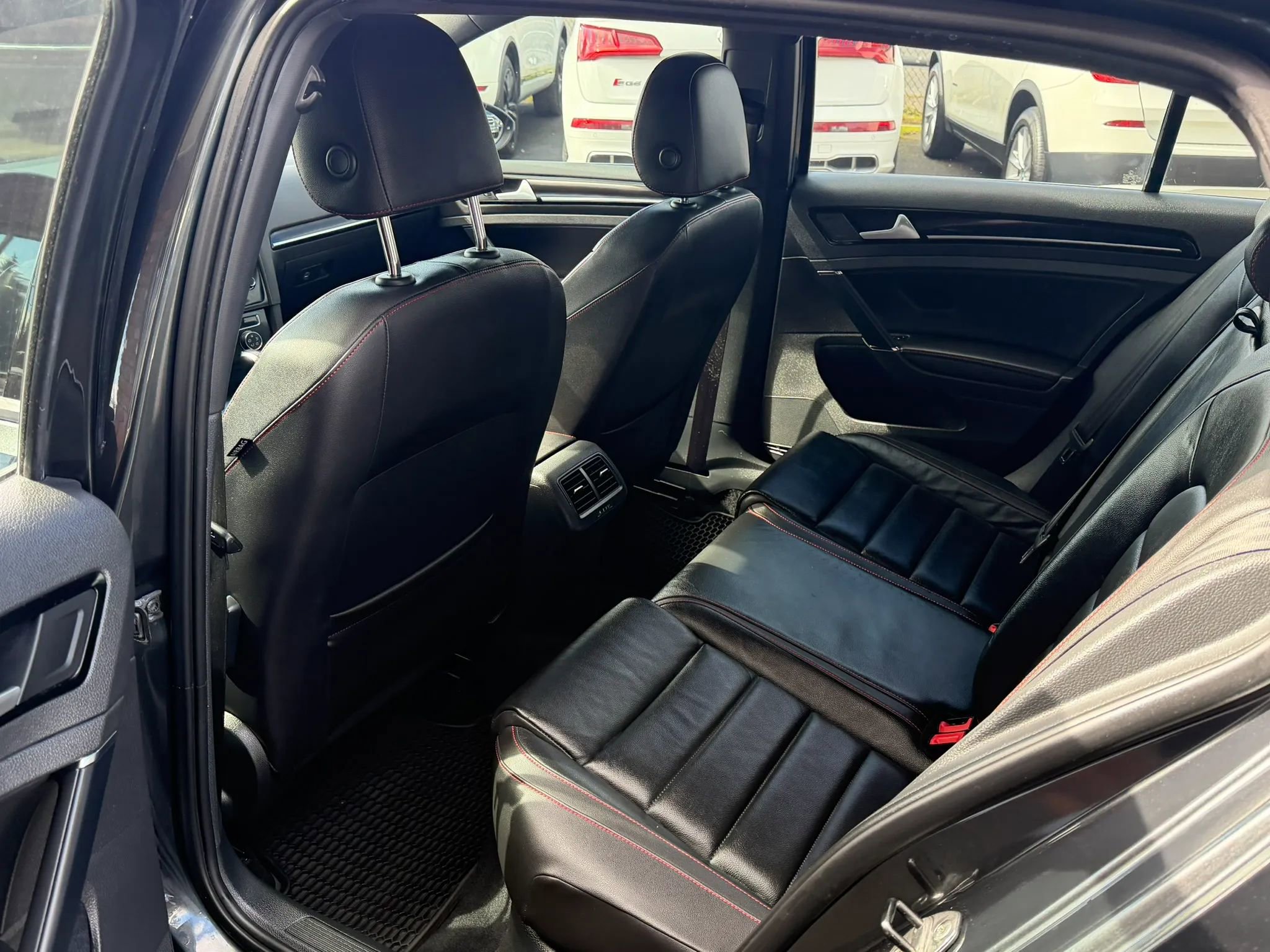Used 2015 Volkswagen GTI SE w/ Lighting Package (SEL) FWD image 13