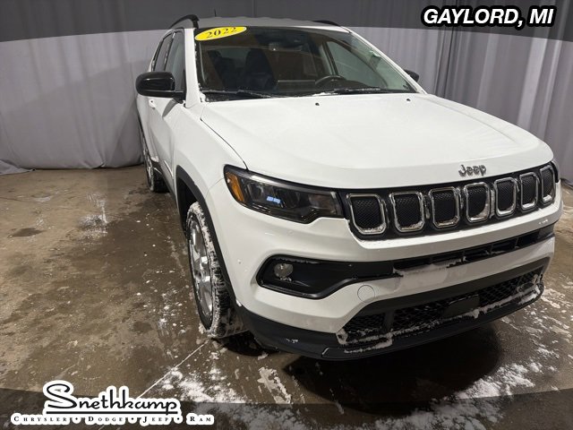Used 2022 Jeep Compass Latitude image 1