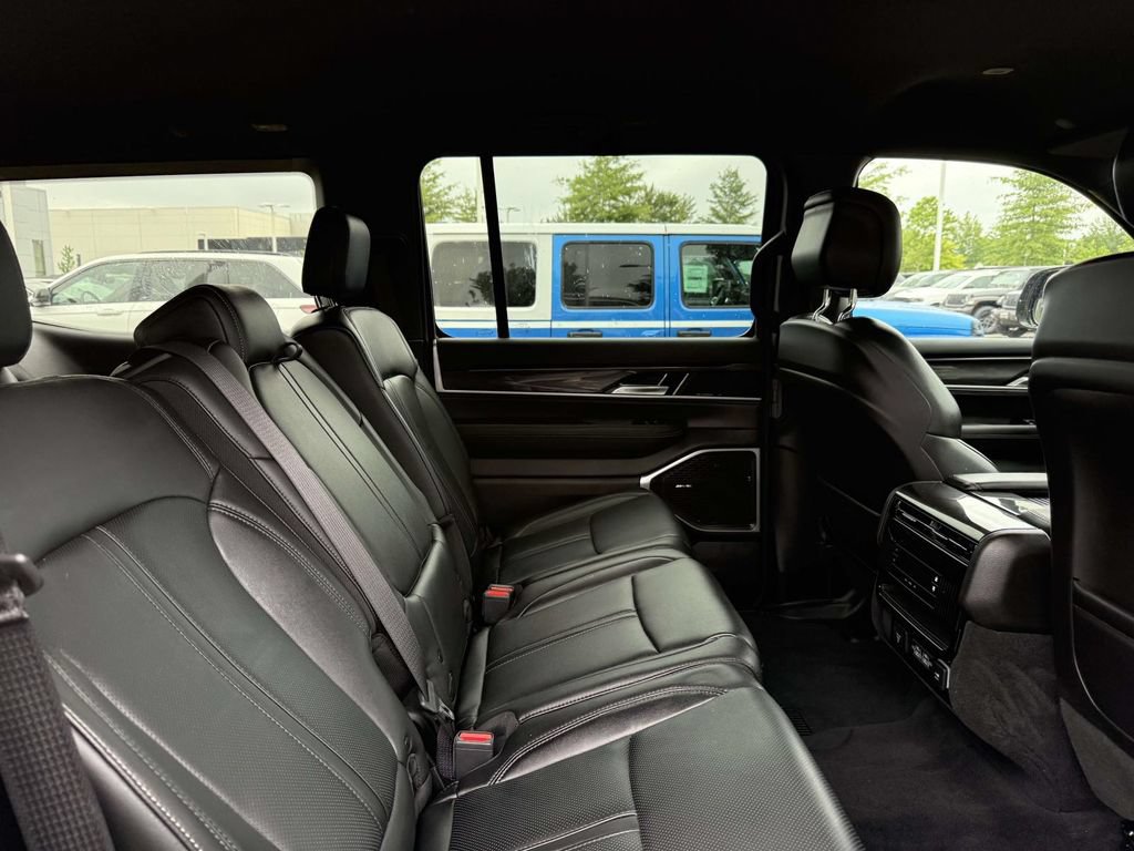 Used 2023 Jeep Wagoneer 4WD image 15