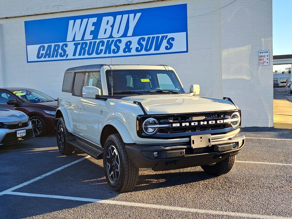 New 2025 Ford Bronco Outer Banks AWD/4WD image 1