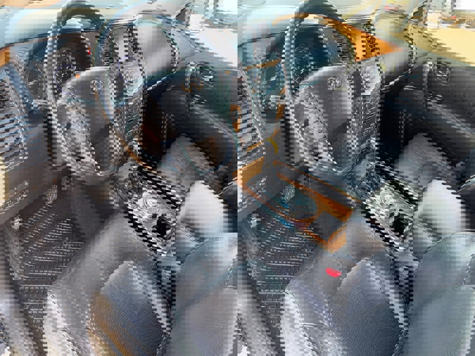 Used 2011 INFINITI QX56 Base w/ Theater Pkg image 16