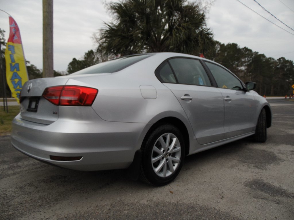 Used 2015 Volkswagen Jetta SE image 3
