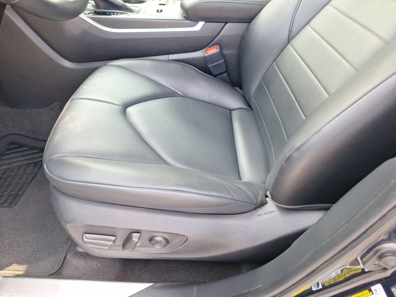 Used 2023 Toyota Highlander XLE FWD image 16