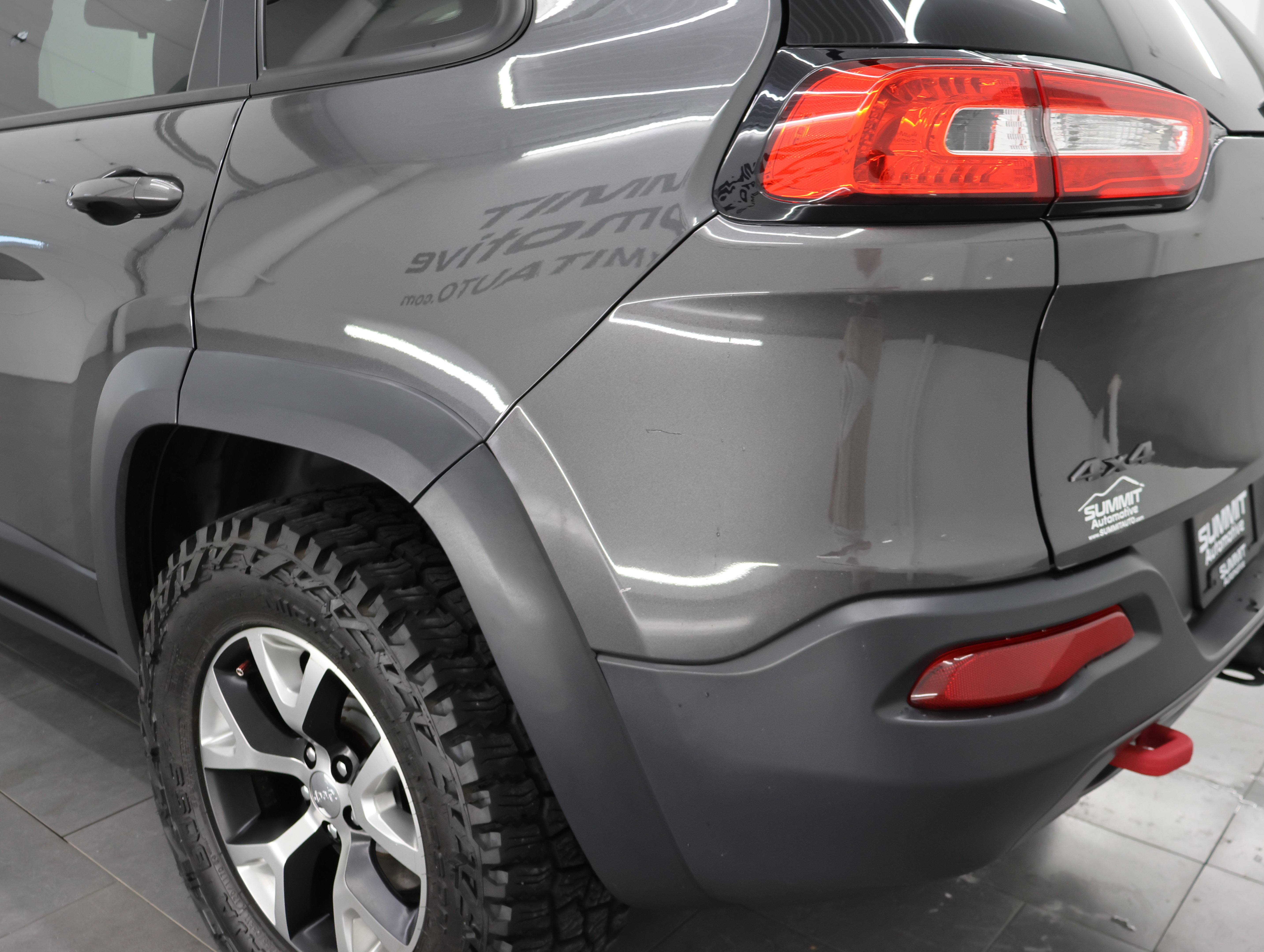 Used 2015 Jeep Cherokee Trailhawk w/ Leather Interior Group AWD/4WD image 30