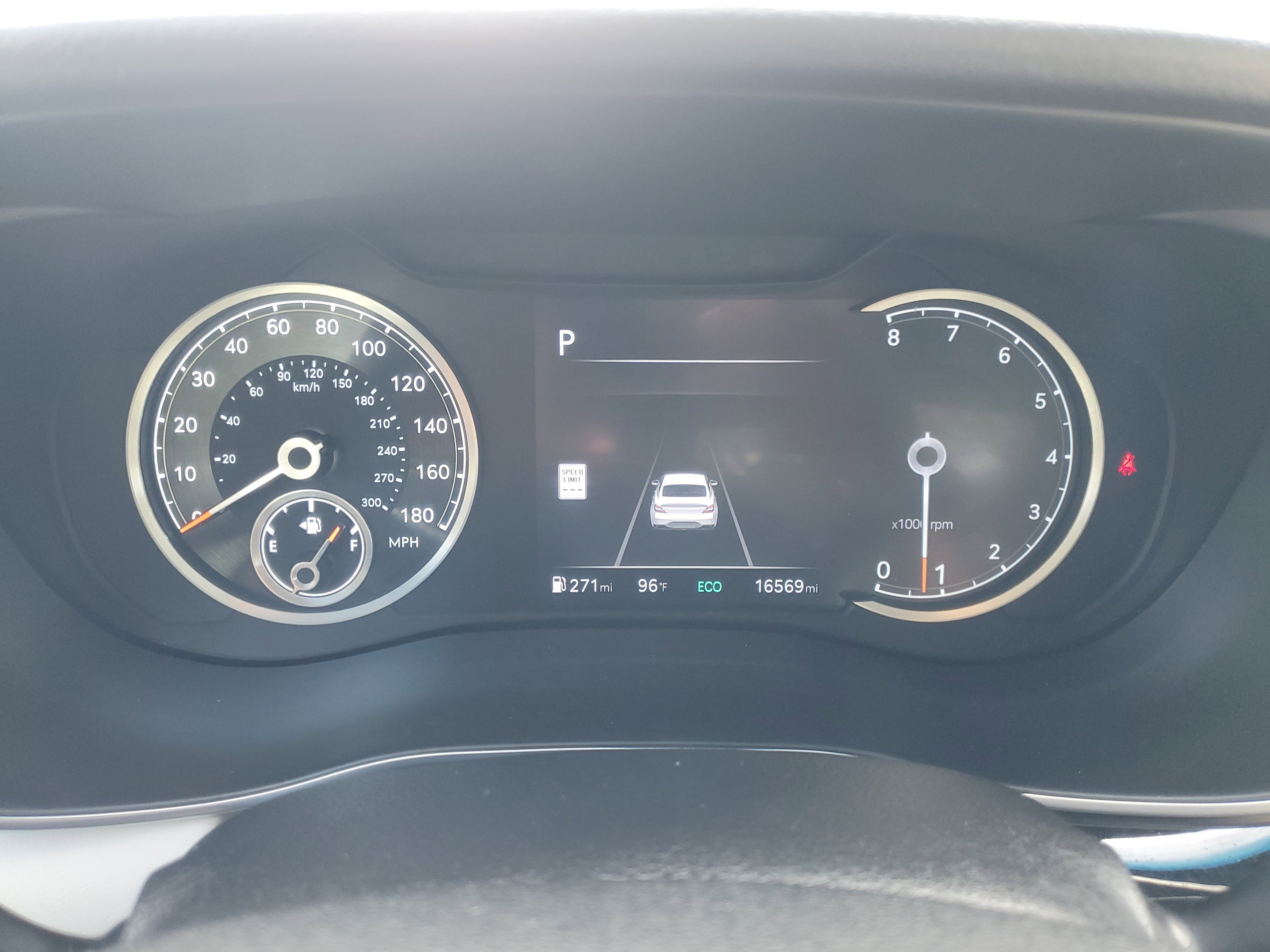 Used 2025 Genesis G70 2.5T image 28