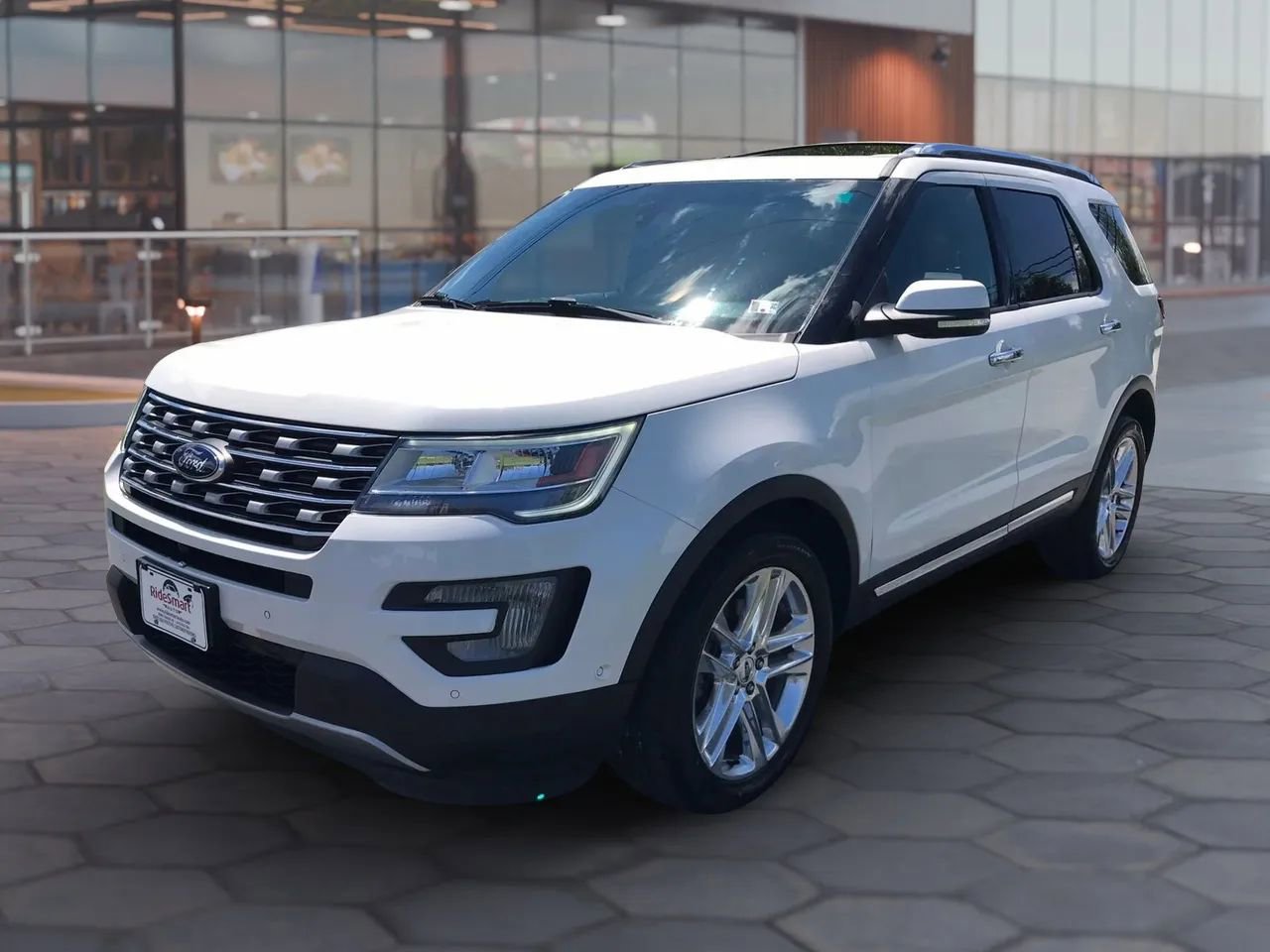 Used 2017 Ford Explorer Limited w/ Equipment Group 301A AWD/4WD image 6