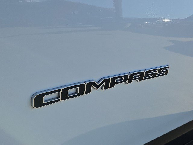 Used 2025 Jeep Compass Latitude AWD/4WD image 31