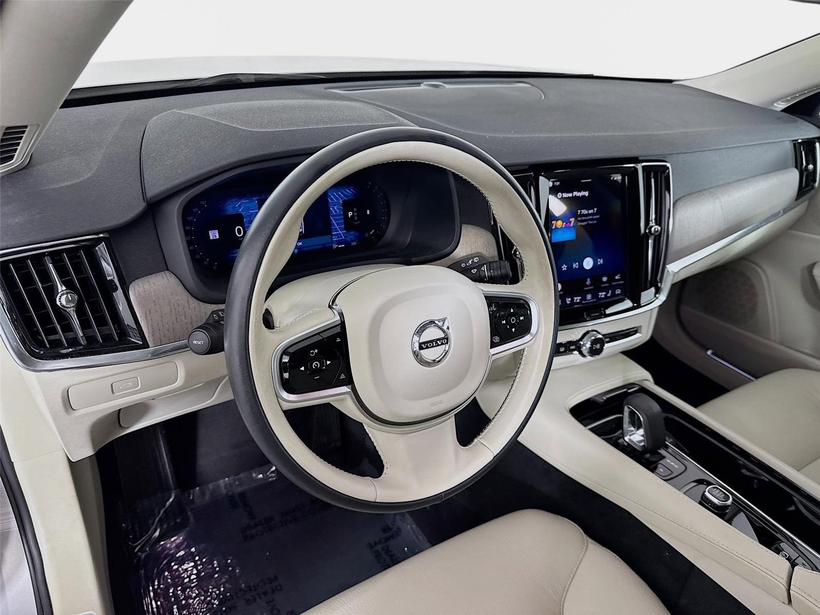 Used 2025 Volvo V90 B6 Cross Country Plus AWD/4WD image 9