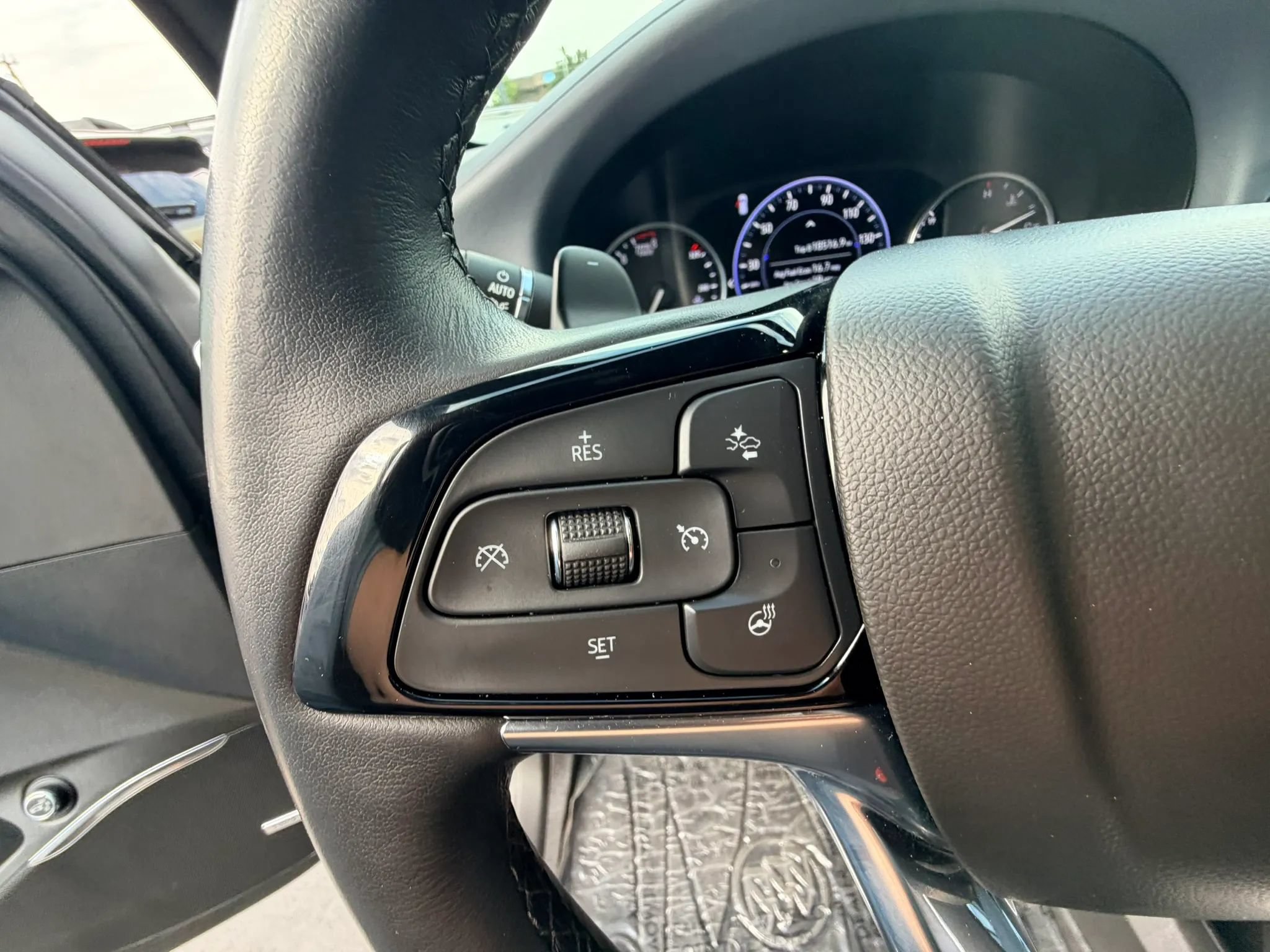 Used 2022 Buick Enclave Premium w/ Surround and Sites Package AWD/4WD image 13