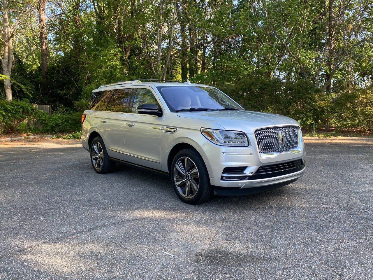 Used 2019 Lincoln Navigator Reserve AWD/4WD image 3