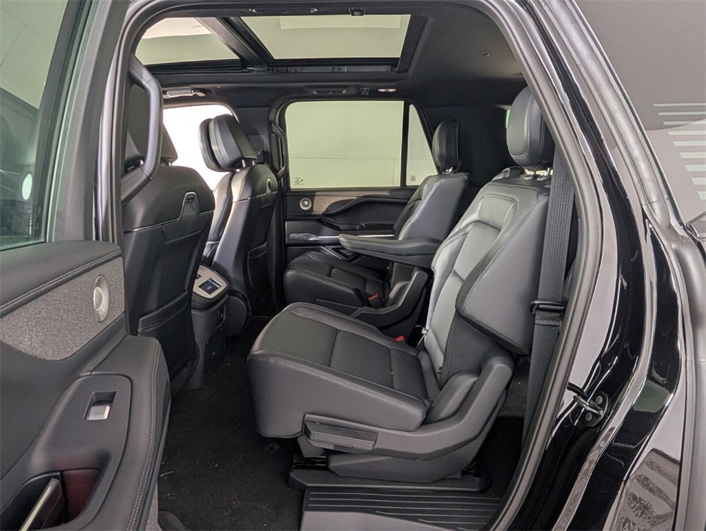 New 2025 Lincoln Navigator L Reserve w/ Jet Appearance Package image 7