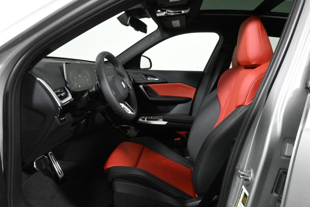 Used 2025 BMW X1 xDrive28i w/ M Sport Package image 3