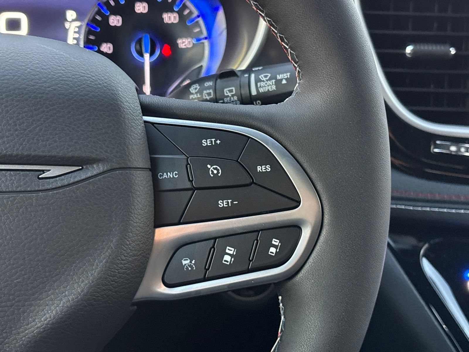 New 2027 Chrysler Pacifica Select FWD image 31