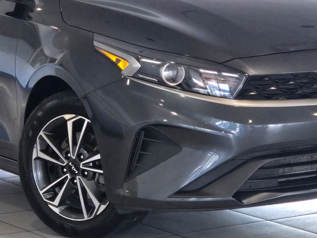 Used 2024 Kia Forte LXS w/ LXS Technology Package FWD image 2