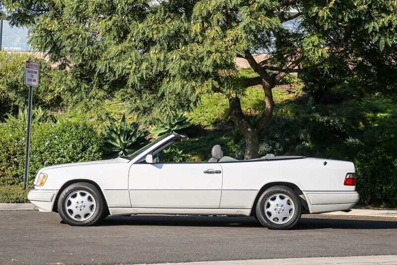 Used 1995 Mercedes-Benz E 320 Convertible image 13