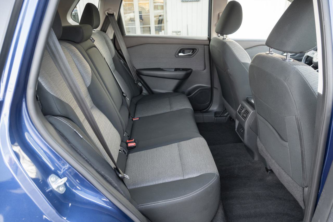 Used 2023 Nissan Rogue SV FWD image 33