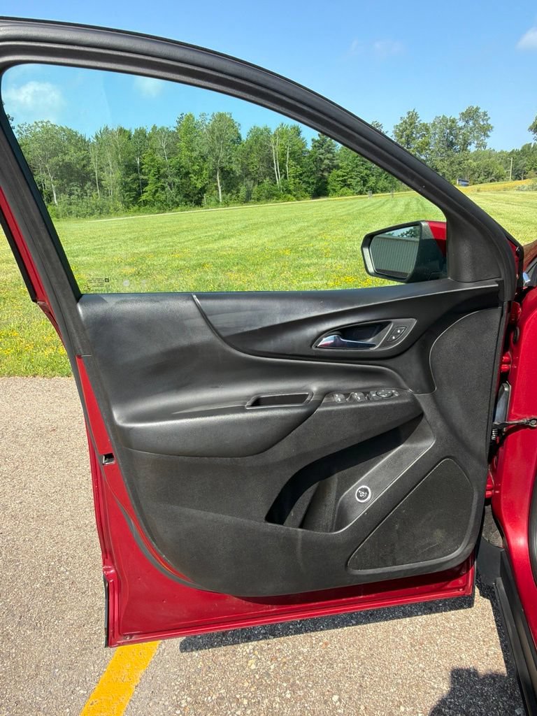 Used 2020 Chevrolet Equinox LT w/ Driver Convenience Package FWD image 11