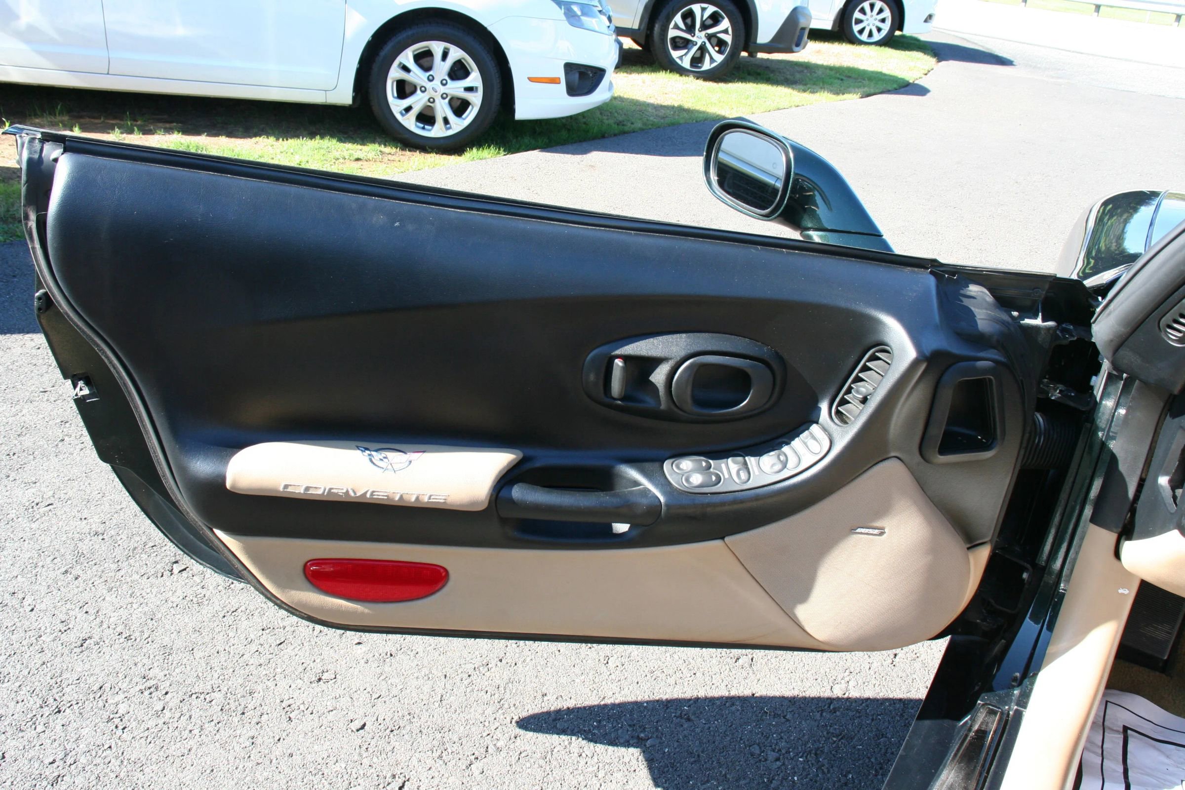 Used 2001 Chevrolet Corvette Convertible w/ Preferred Equipment Group2 image 32