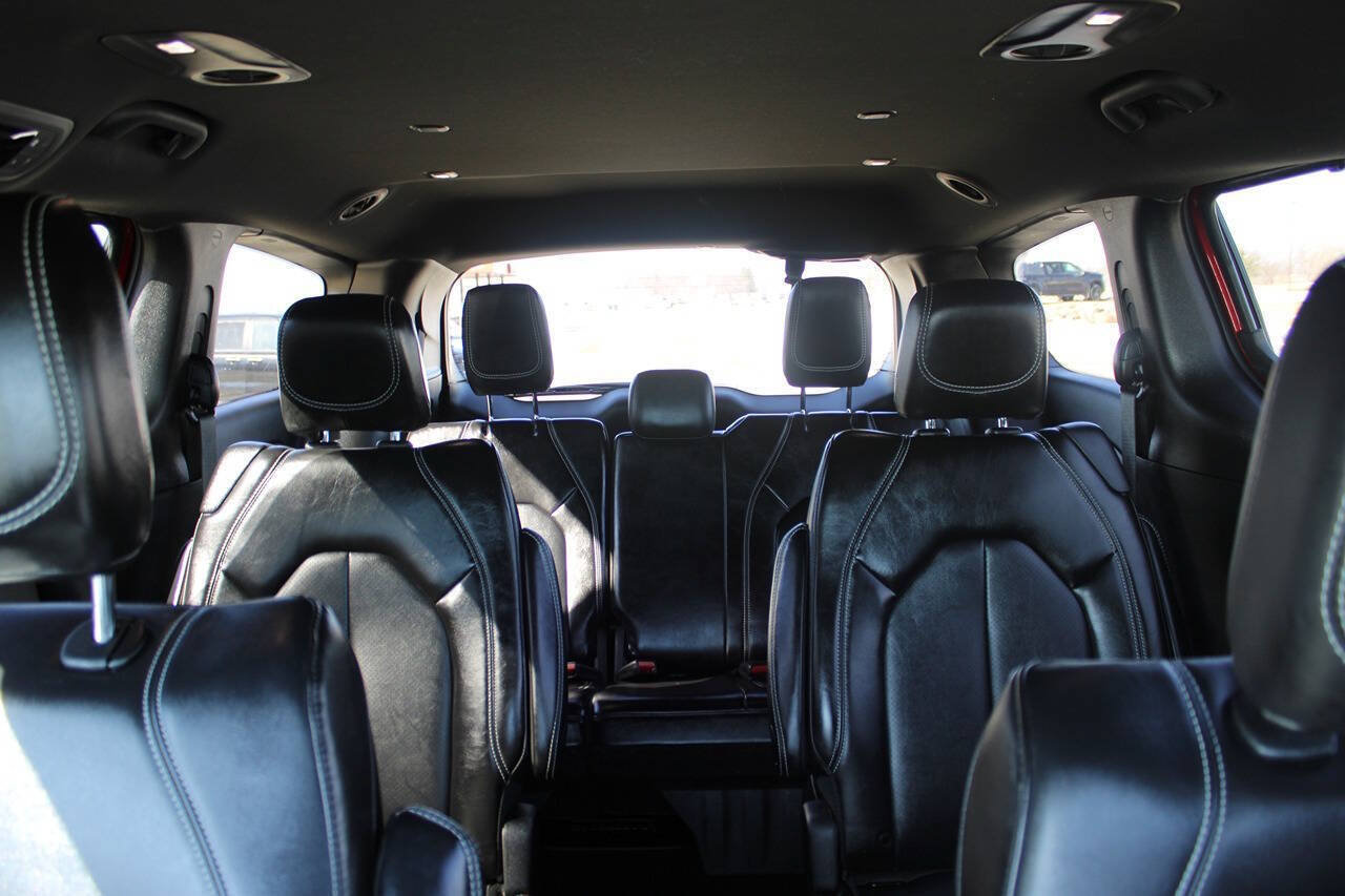 Used 2025 Chrysler Pacifica Select FWD image 16