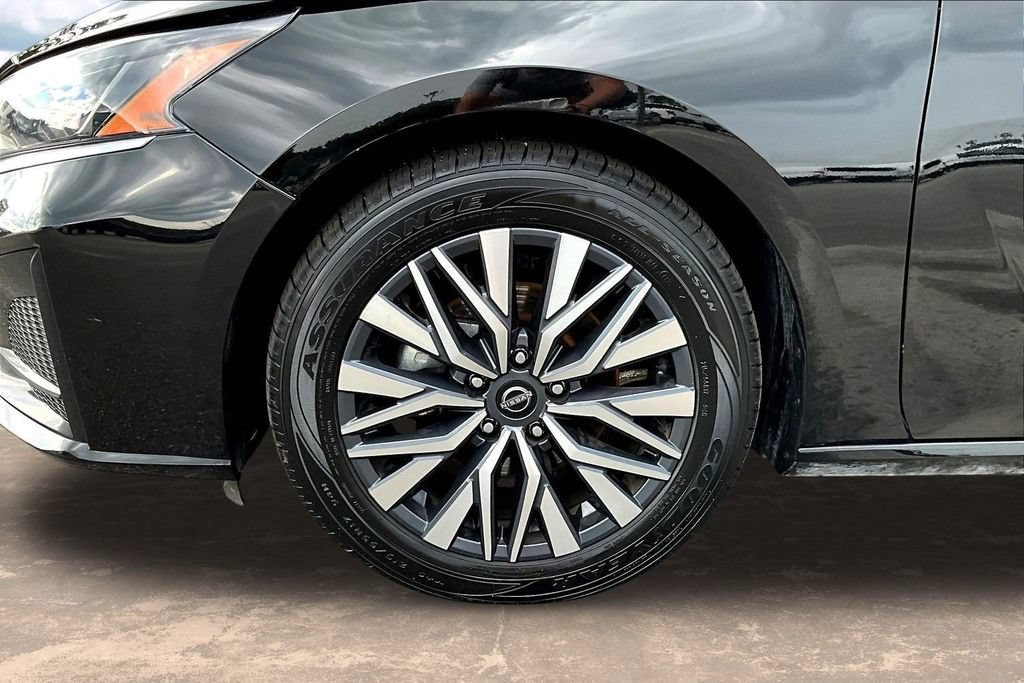 Used 2024 Nissan Altima 2.5 SV FWD image 35