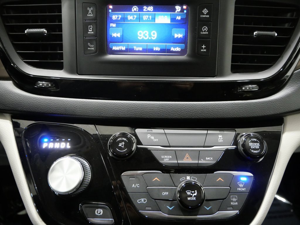 Used 2017 Chrysler Pacifica LX image 18