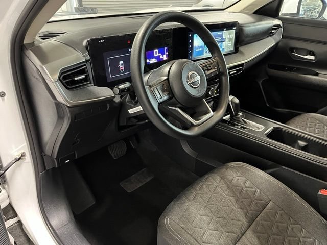 Used 2025 Nissan Kicks SV AWD/4WD image 19
