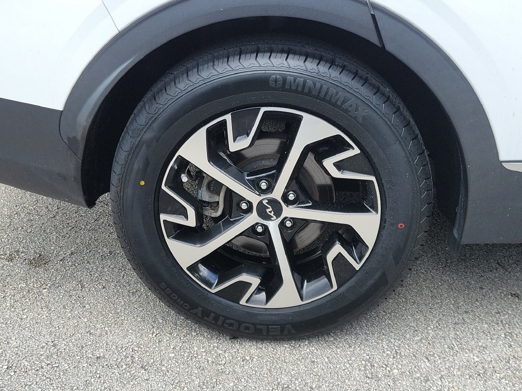 Certified 2024 Kia Sportage EX FWD image 10