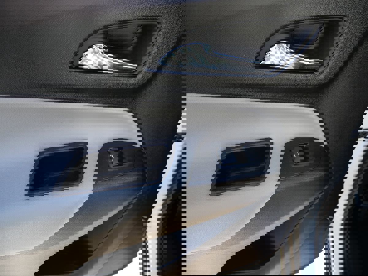 Used 2019 Chevrolet Equinox LS w/ LS Convenience Package image 24