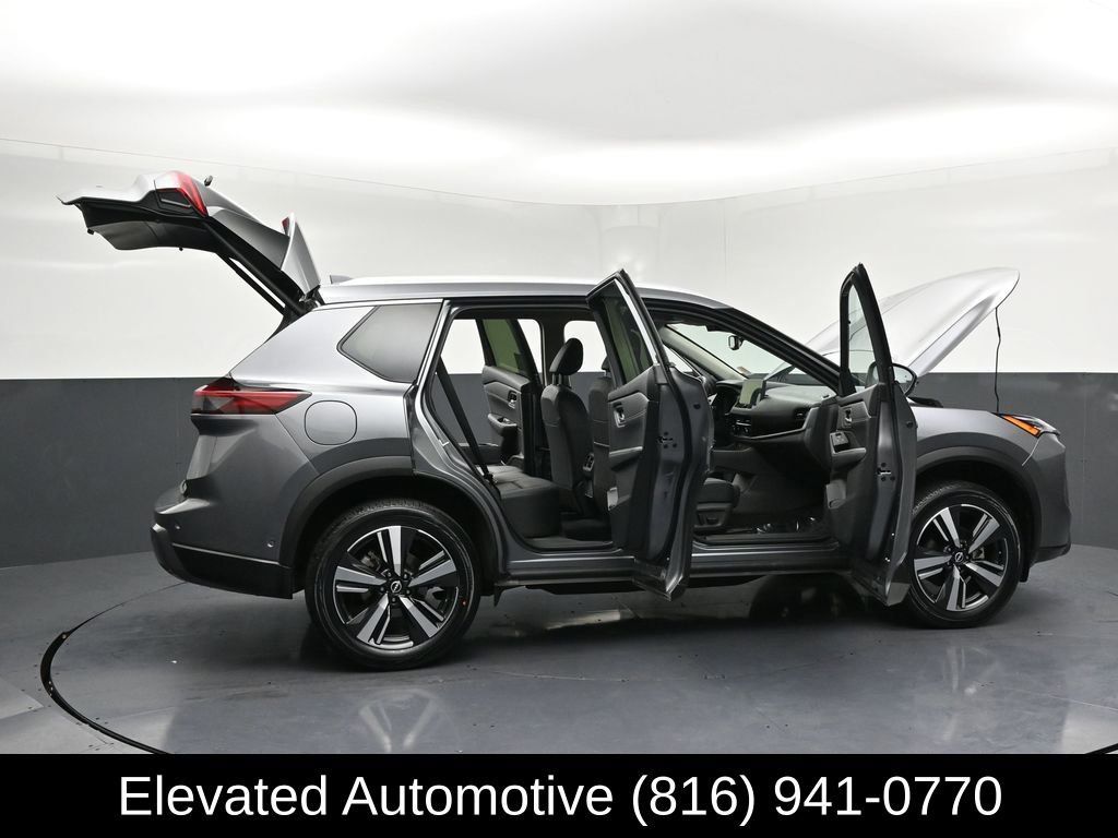 Used 2025 Nissan Rogue SL image 36