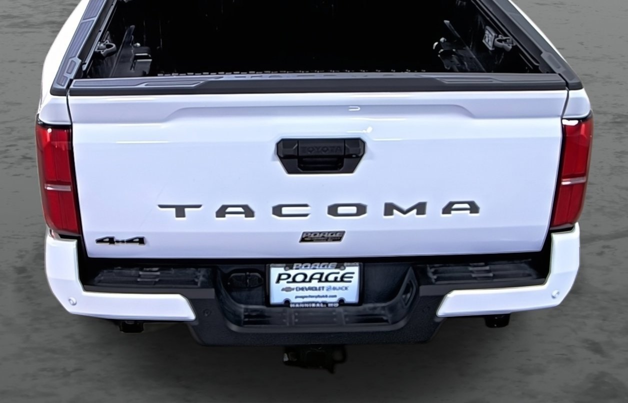 Used 2024 Toyota Tacoma TRD Sport w/ TRD Sport Upgrade Package image 11