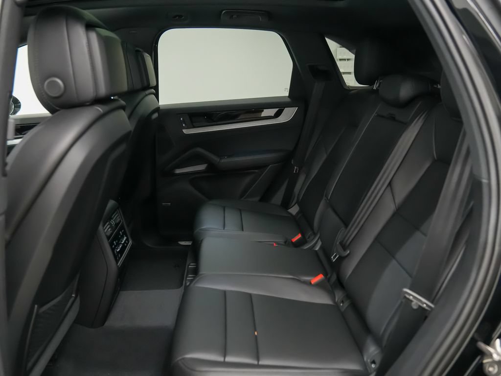 New 2026 Porsche Cayenne AWD/4WD image 18